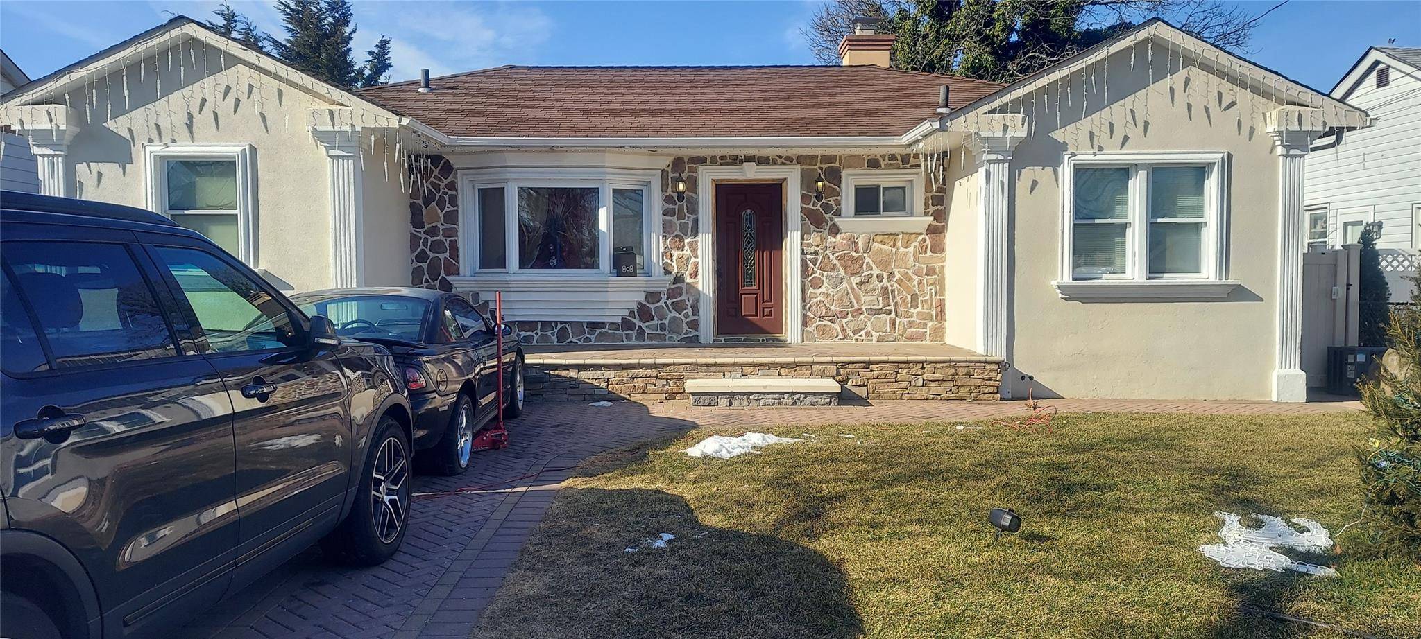 Nice ranch with Spacious 3 BR, 1.