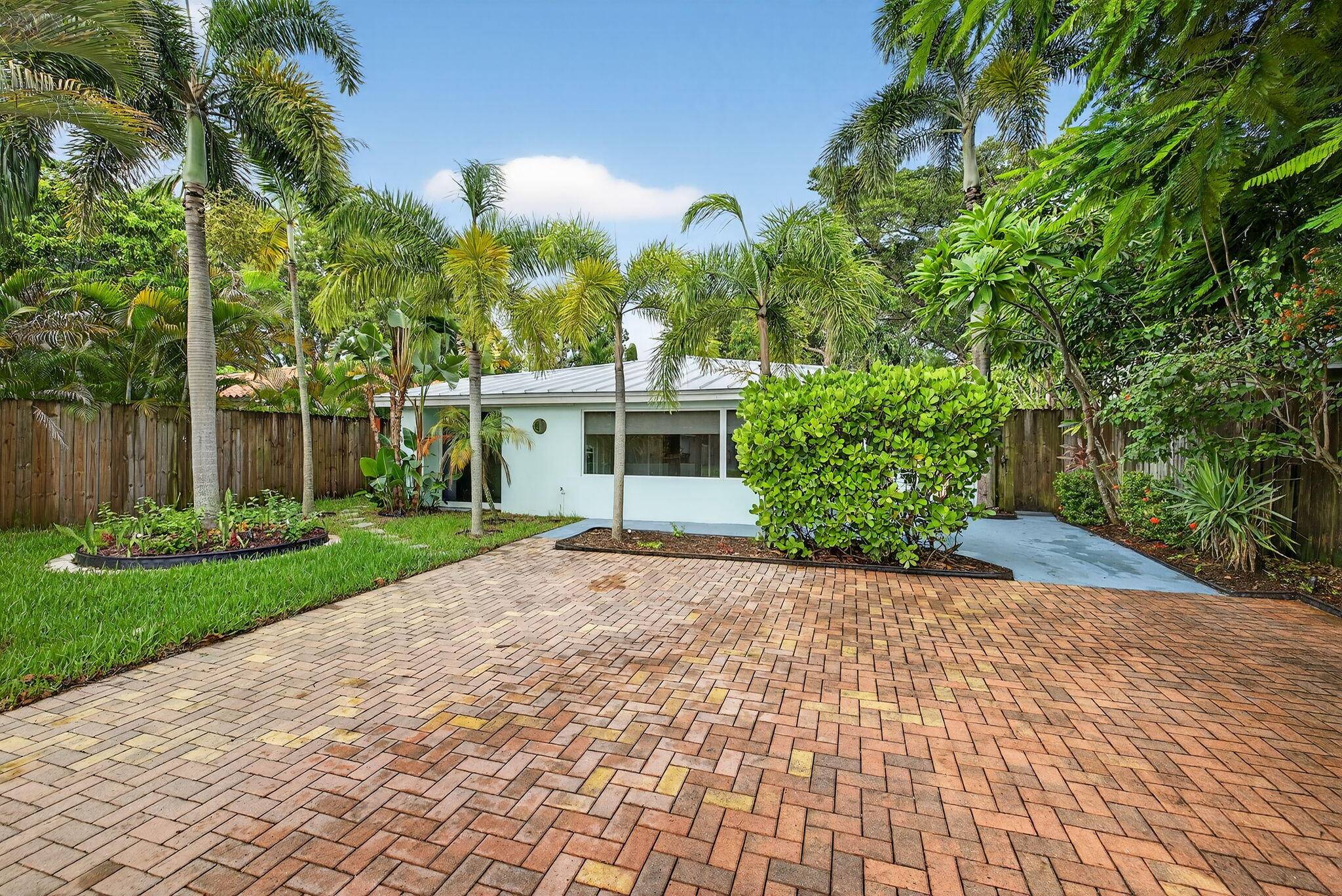 Sunrise on 1st presents a rare duplex offering in the heart of Fort Lauderdale, blending versatile living arrangements with strong income potential.