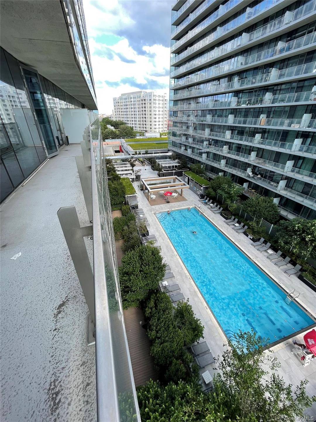 Luxury Condo in the Heart of Downtown Flushing 131 05 40th Rd 15M Welcome to Residence 15M, a modern high rise condo offering luxury living in one of Queens most ...