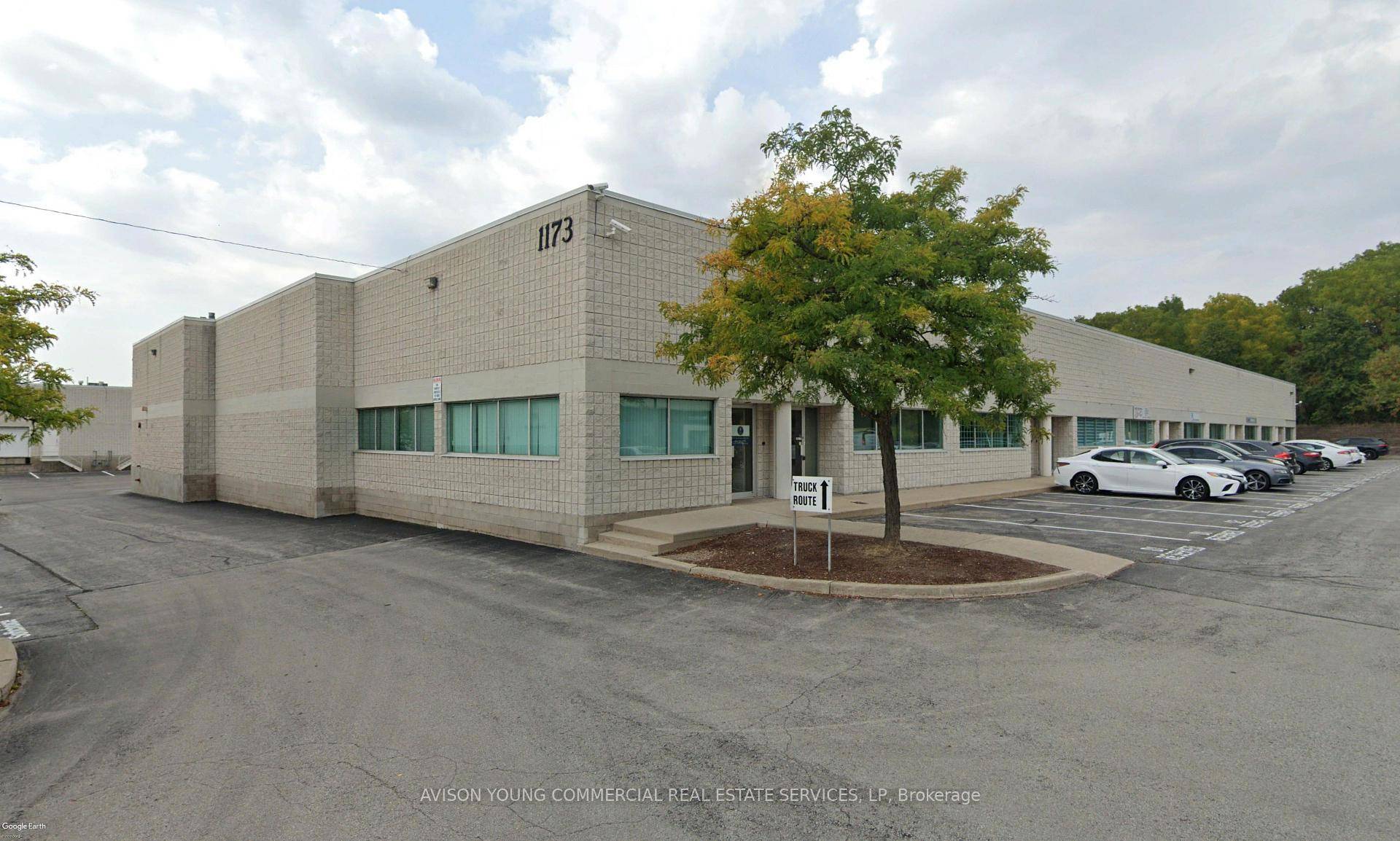 Excellent industrial unit in a professionally managed complex.