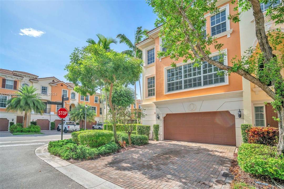 LUXURIOUS CORNER TOWNHOUSE IN TRIESTE AT BOCA BY TOLL BROTHERS.