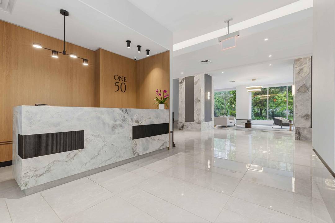 Virtually staged Welcome to the newly renovated unit 4K at One Lincoln Towers, located at 150 West End Avenue !