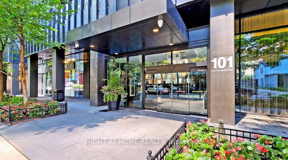 2022's Paint, 2024's Luxury Plank Flooring, Curtains lt ; gt ; Luxury Condo lt ; gt ; 98 Walk Score Daily Errands Do Not Need Not Need A Car lt ...