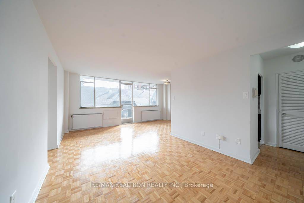 A true executive suite in the heart of Yorkville.