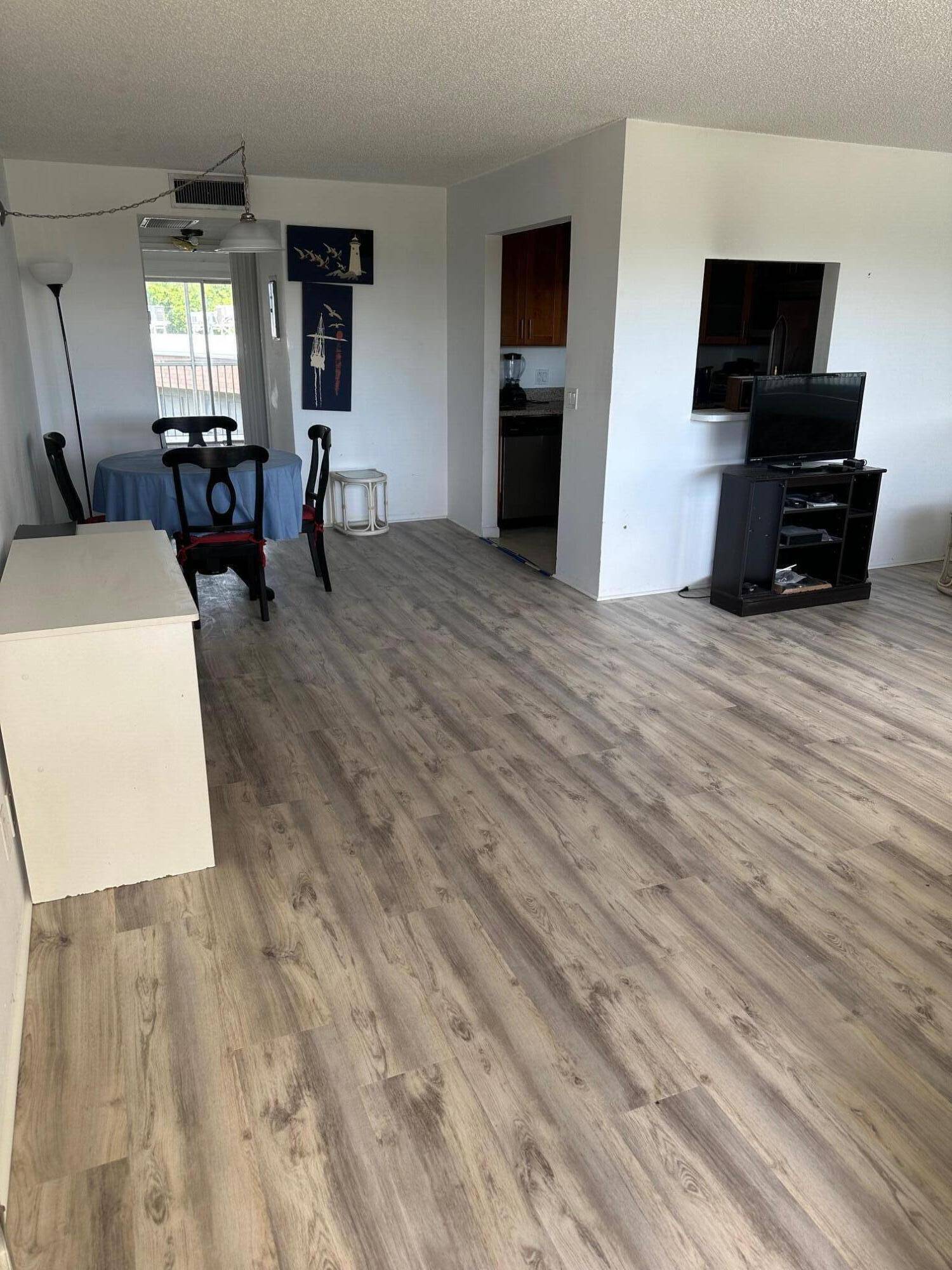 NICE ONE BEDROOM CONDO IN A NICE 55 COMMUNITY.