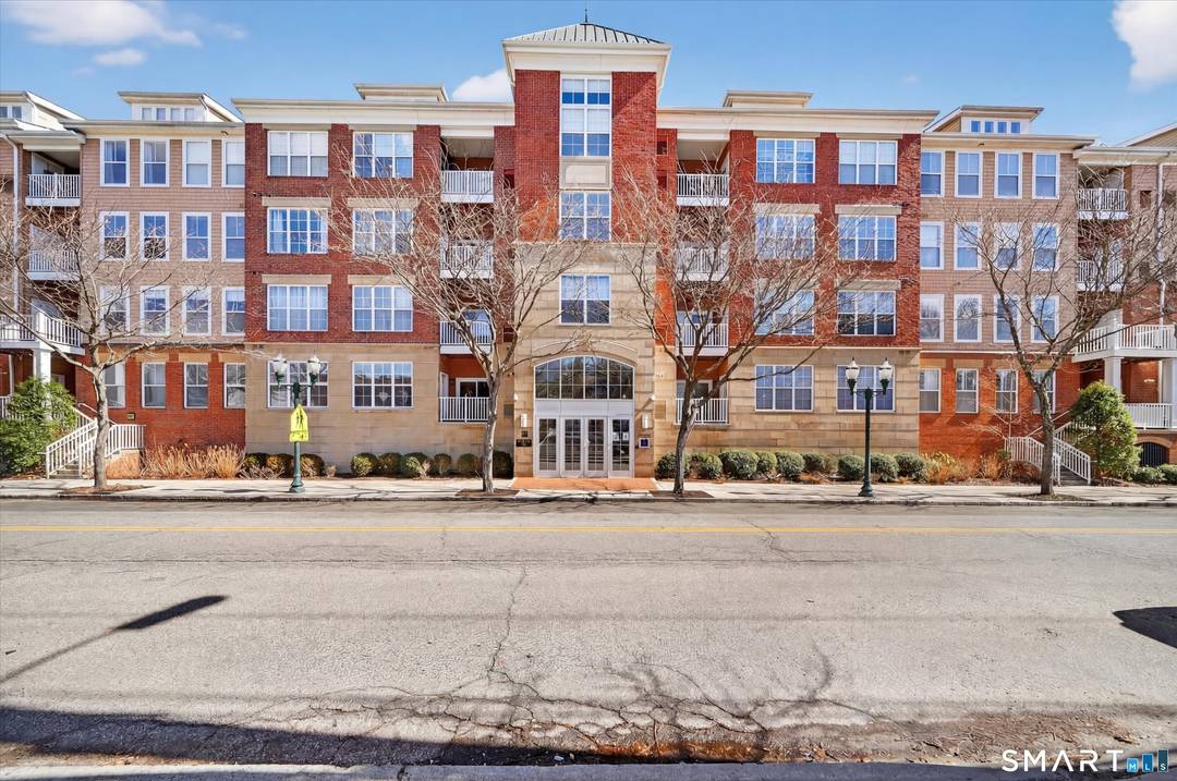 Welcome to this beautifully updated 2 bedroom condo in a sought after downtown Stamford building offering modern comfort and unbeatable convenience.