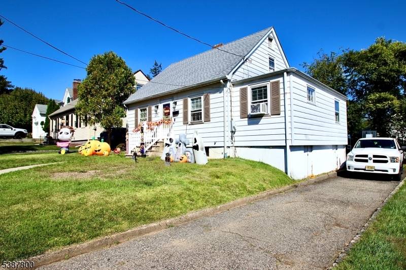 Welcome to this inviting 4 Bedroom, 2 Bath home nestled on one of Veron'a most sought after streets Many home of much higher value on this quiet residential Street Separate ...