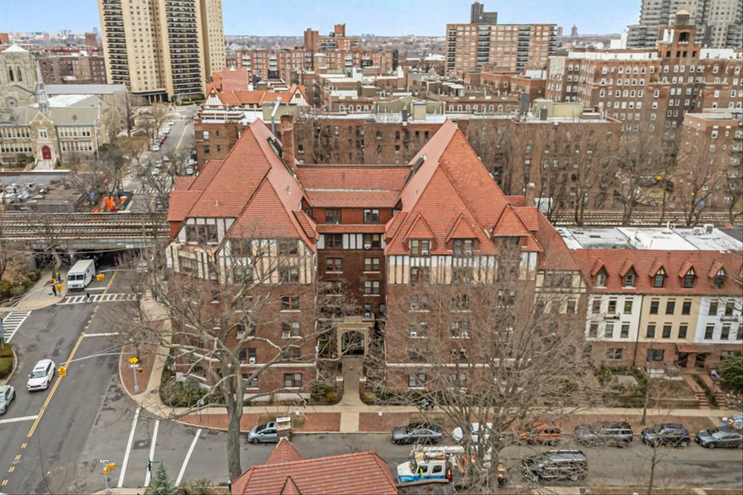 Step into architectural style of Grosvenor Atterbury in this beautiful prewar building.