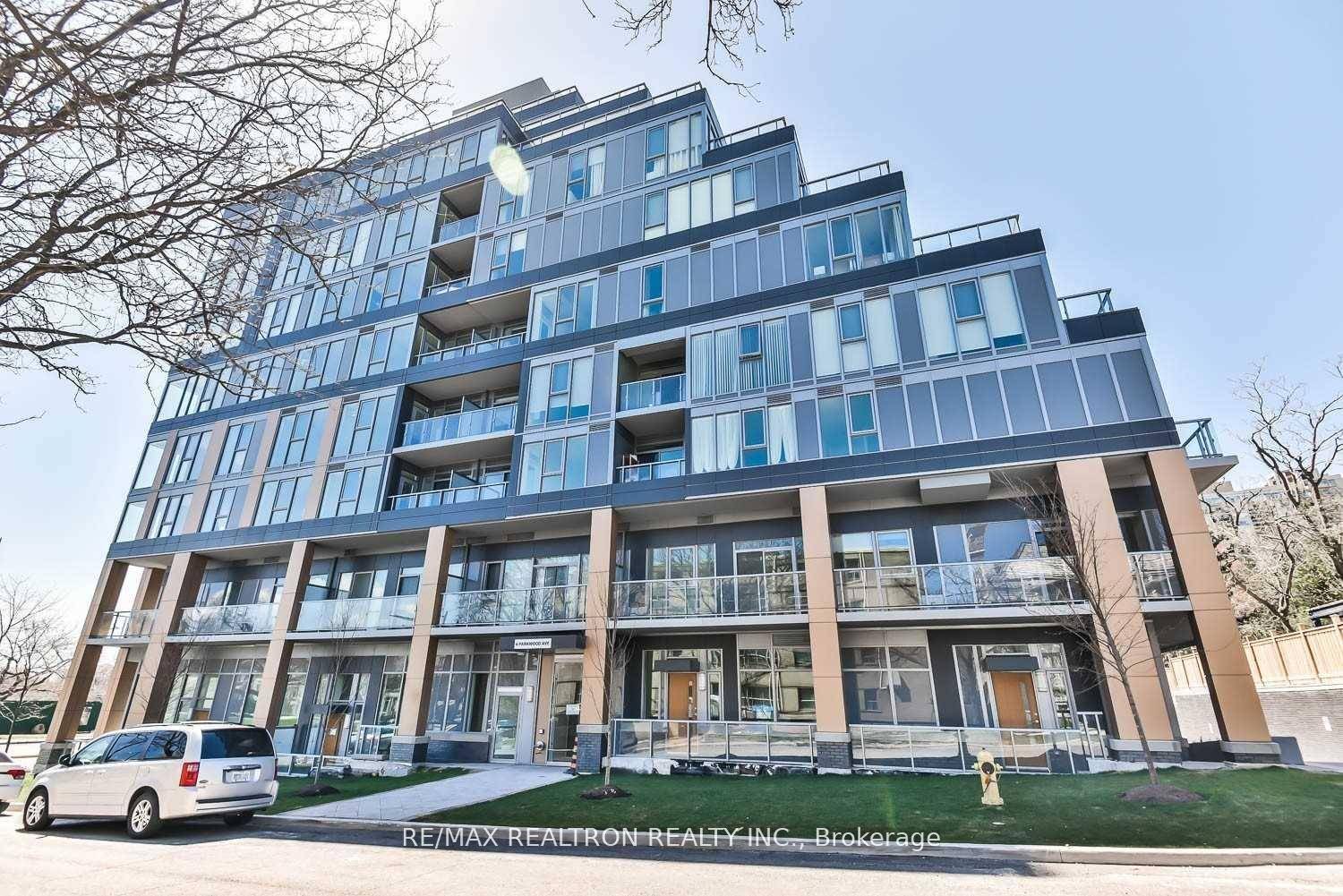 Luxury Condo With Two Bedroom Plus Den, Contemporary Modern Kitchen And Two Bathrooms, Including An Ensuite, In The Boutique Condo The Code In Forest Hill.