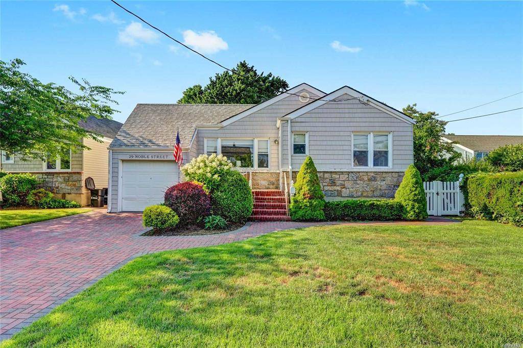 Welcome to 29 Noble Street in the highly desirable Village of Lynbrook.
