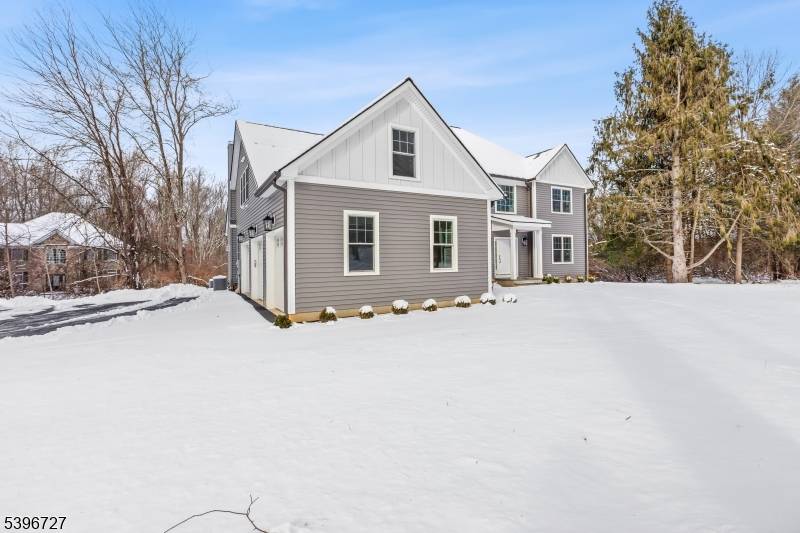 Introducing a stunning new construction home offering over 4, 000 square feet of thoughtfully designed living space.