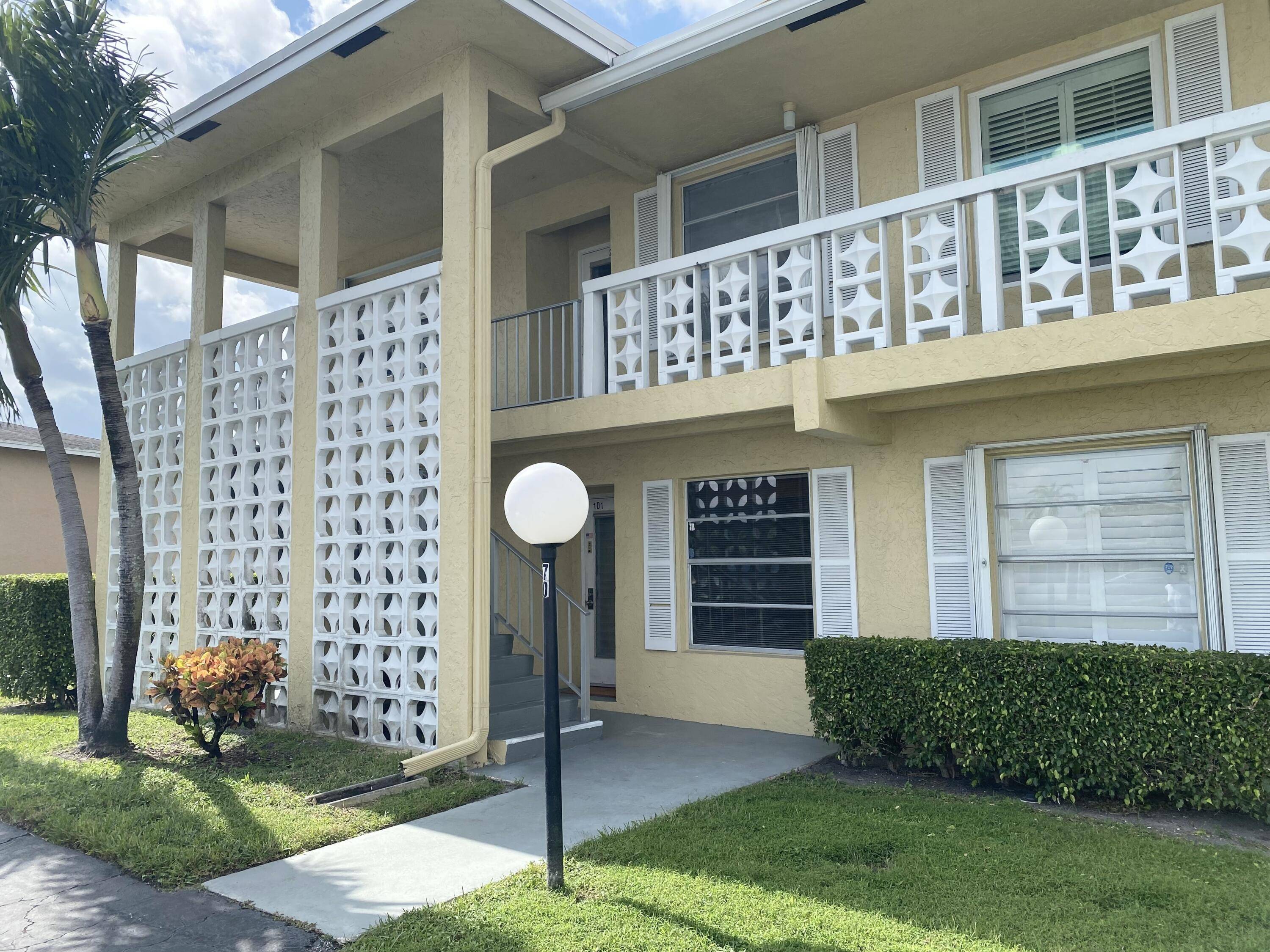 PINES OF DELRAY. Act fast on this FIRST FLOOR CORNER 1167 sqft 2 bedroom 2 full bath condominium located in a choice cul de sac location and just a short ...