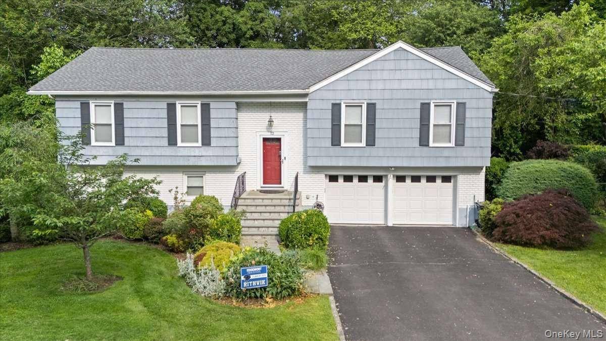 Sun Filled Edgemont Home on a Level Lot !