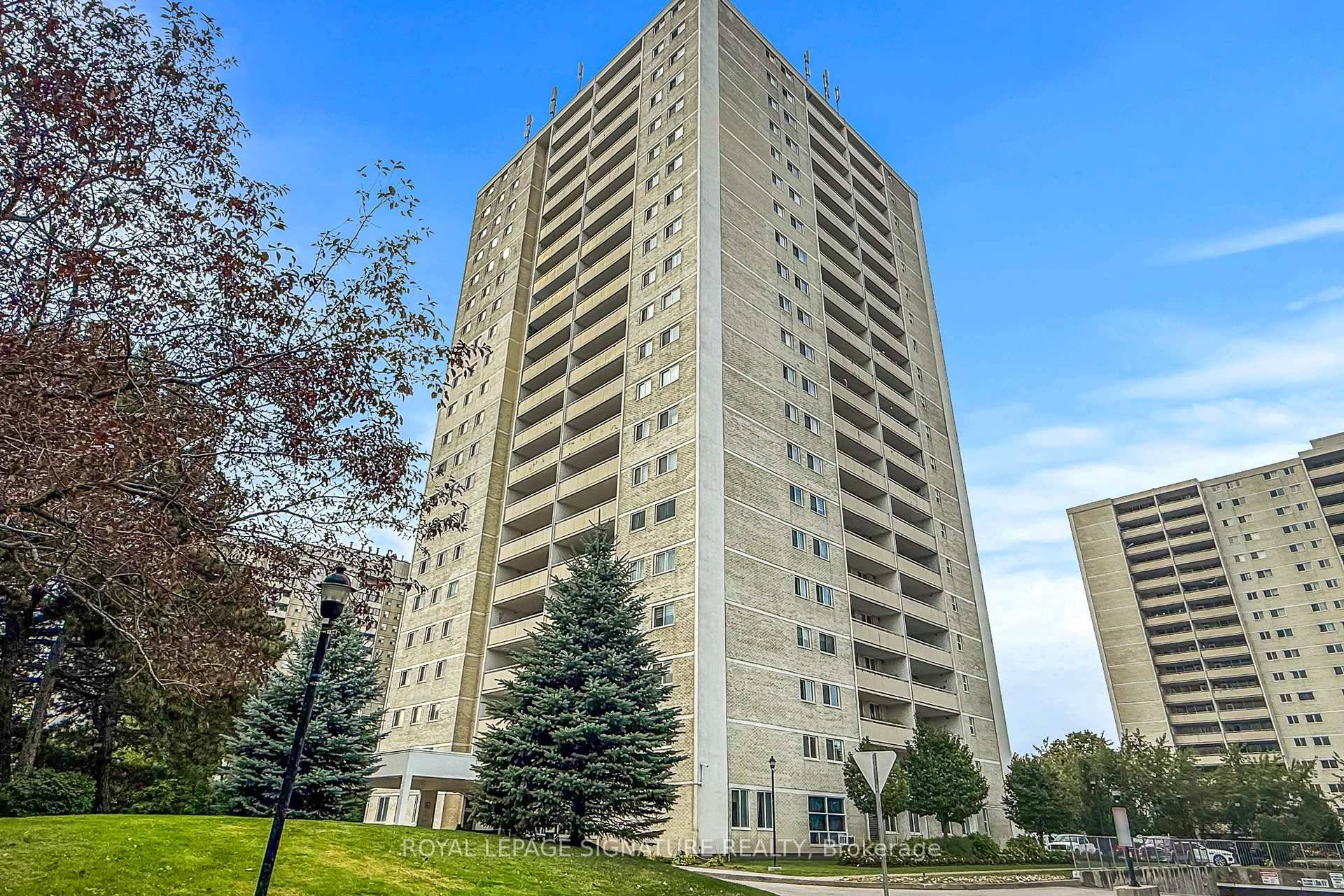 Step Into this Beautiful, Bright amp ; Spacious, Immaculately kept Renovated Suite that Seamlessly Blends.