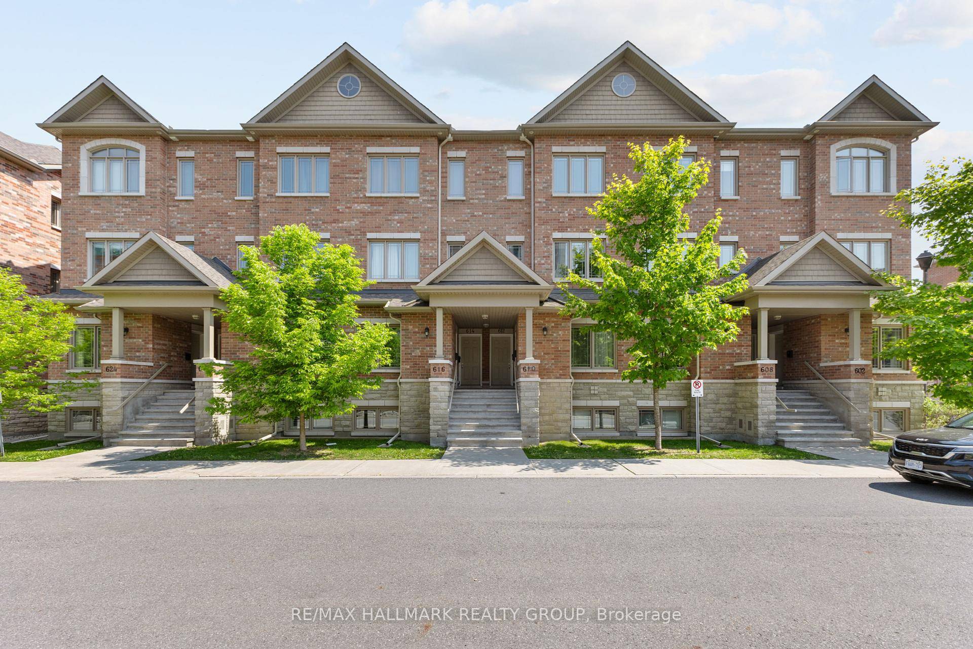 LOCATION ! Welcome to 616 Danaca Private, centrally located in the heart of Carson Meadows, minutes to the downtown core and steps to nature trails, great schools both English French ...