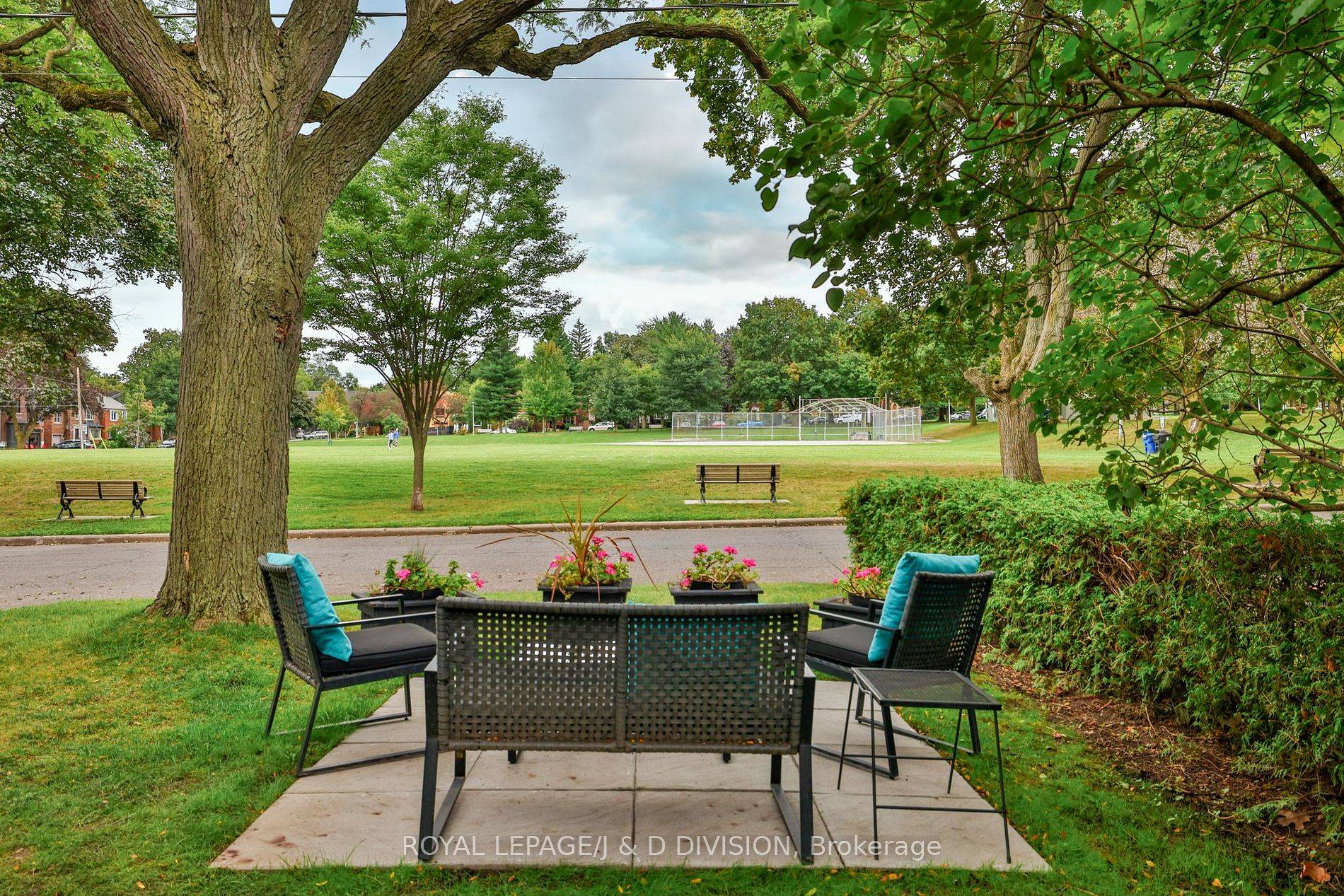 Quiet Coveted Location Overlooking the Open Green Space of Wanless Park Extensively Renovated 4 1 Bedrooms, 4 Bathrooms, Open Concept Kitchen Family Rm currently used as Large Dining Area, Shaker ...