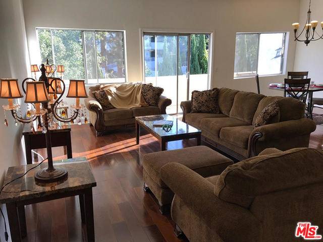 2318  FOX HILLS DR LA