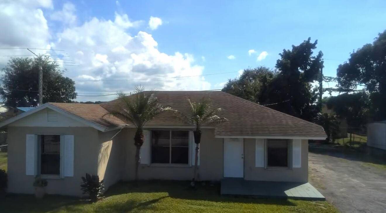 Welcome to your dream home in Belle Glade !