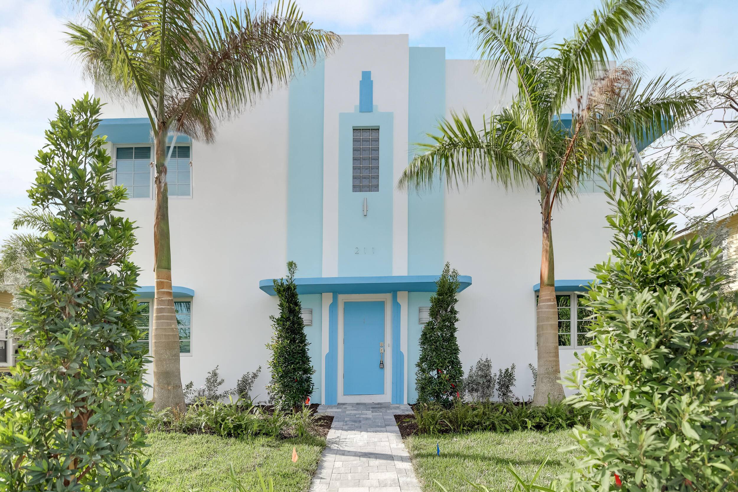 Newer construction boutique three bedroom condo located in downtown Lake Worth Beach and less than a mile from the beach.