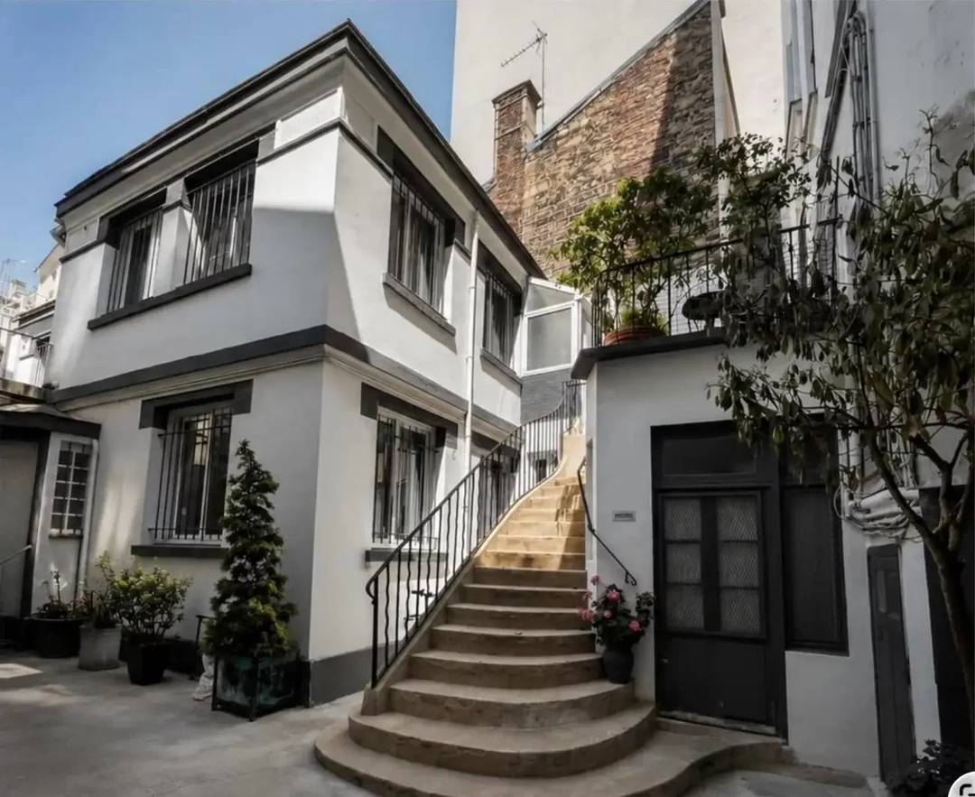 Family house with tourist exploitation potential – Paris 15th arrondissement Metro Vaugirard