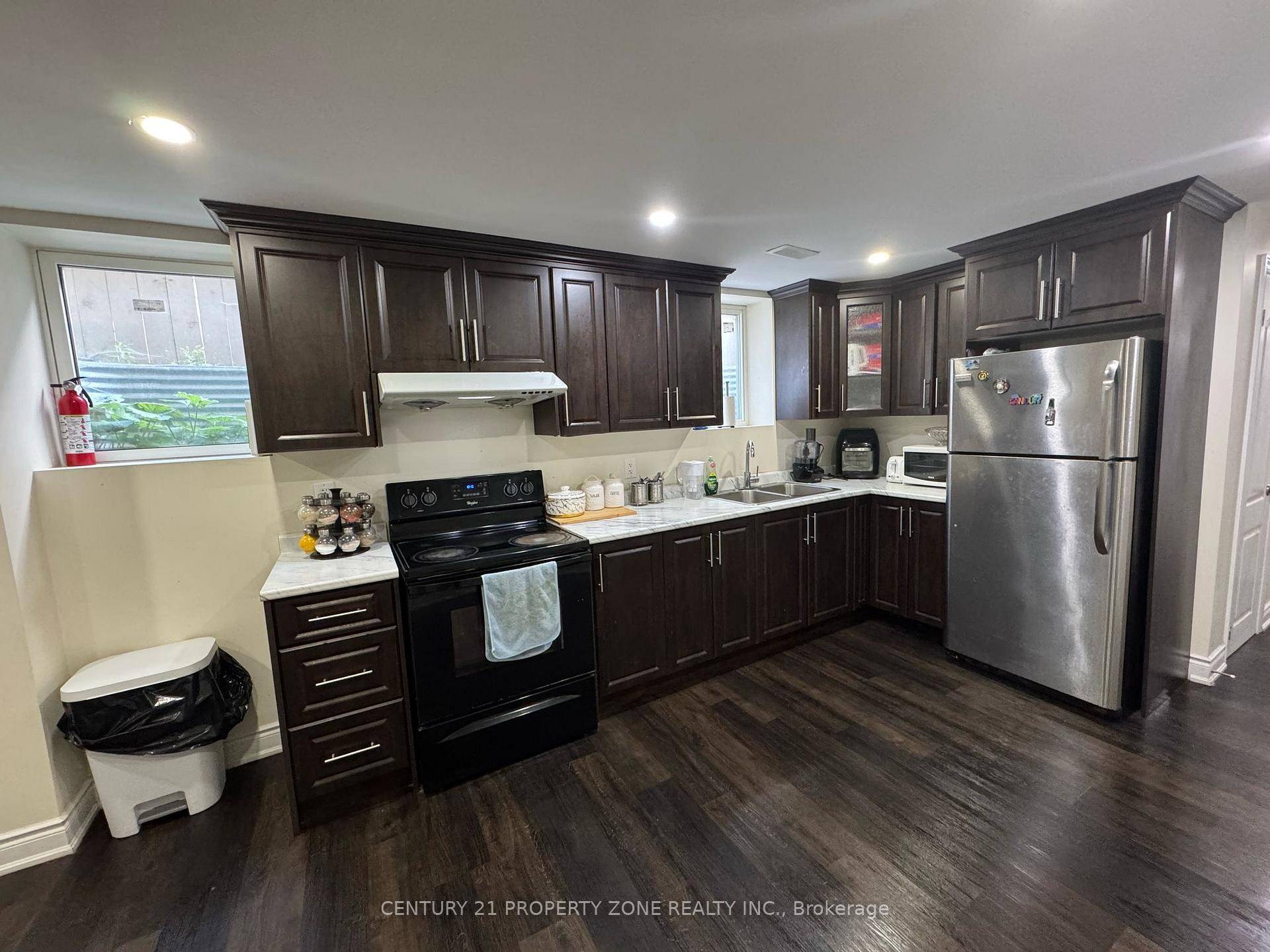 Beautiful 2 Bedroom Legal Basement available for lease around Mississauga Rd Sandalwoodintersection Basement comes with 2 Bedrooms, living room kitchen, Fridge, Stove, separatelaundry unit 1 Parking space on driveway Closer ...