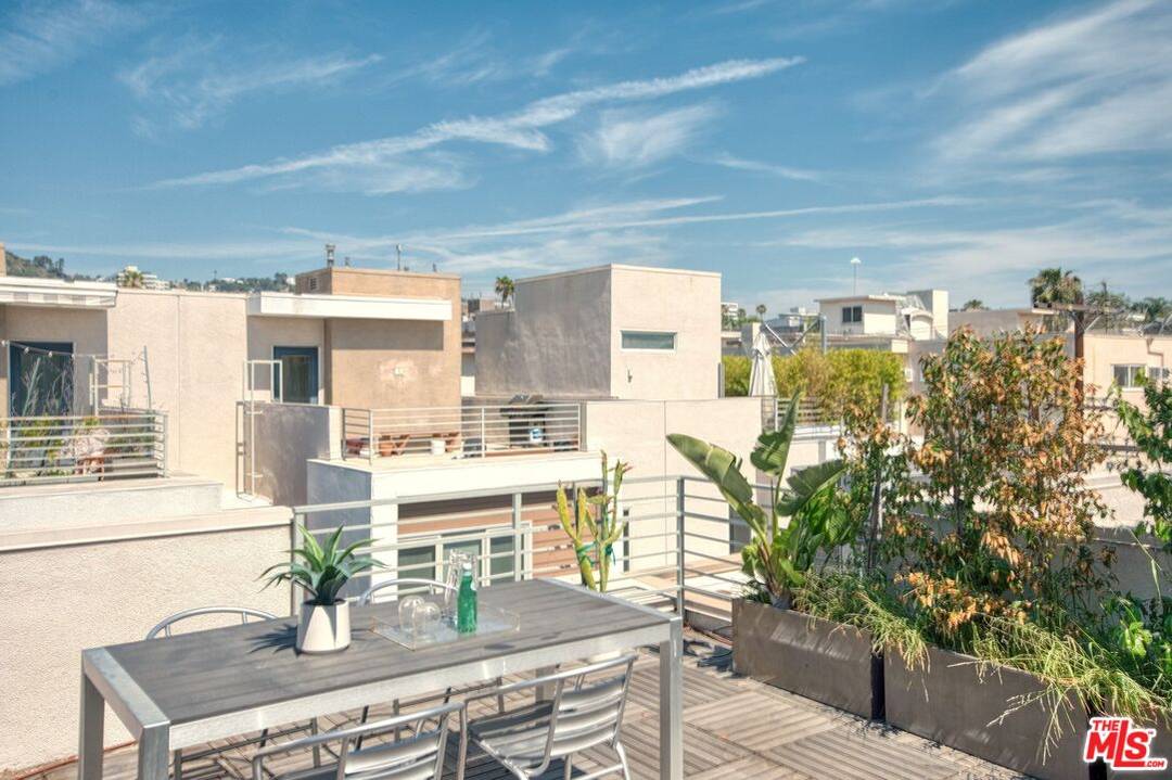 1400  N Fuller Ave 3BR Hollywood Hills East La