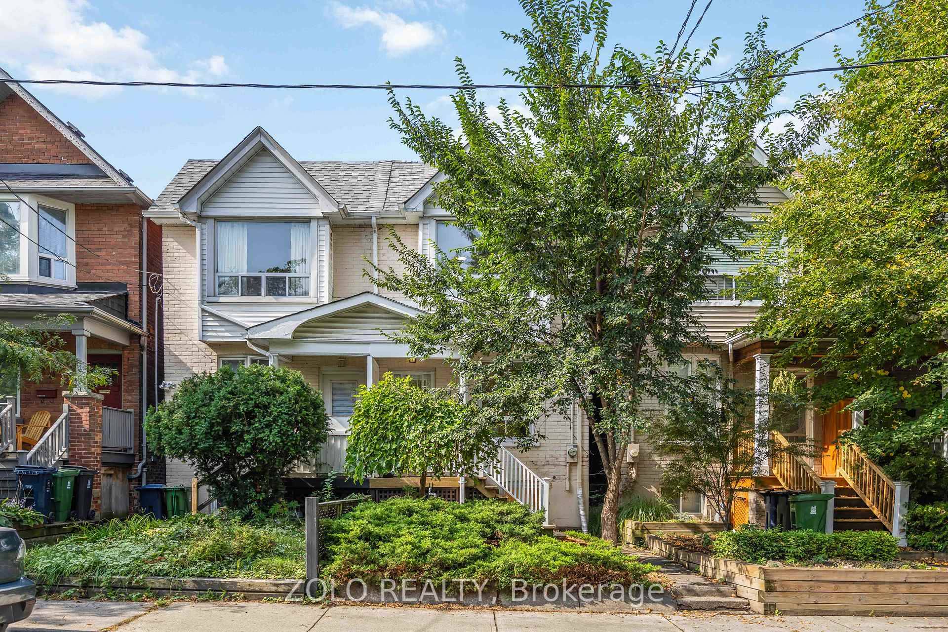 Ideal for partners, friends, or family buying together, for live and rent owners, or for investors !