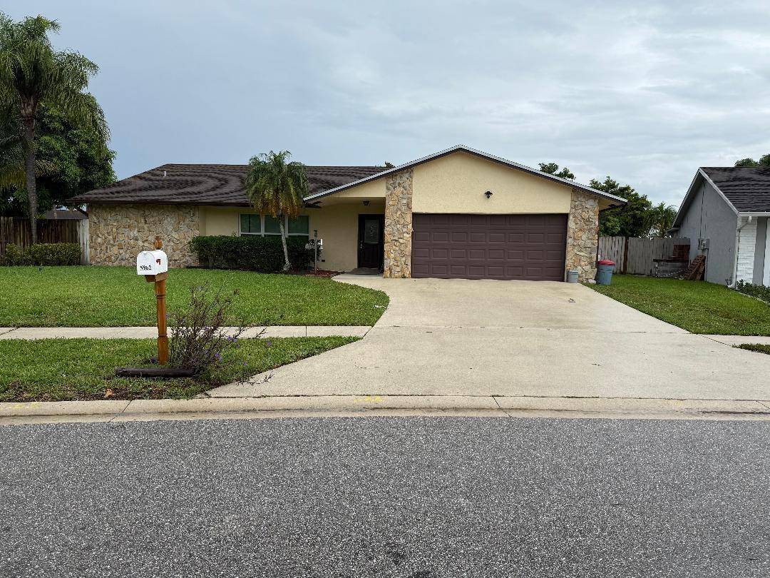 Well maintained house 3 2, 2 CG, pool and a fenced backyard.