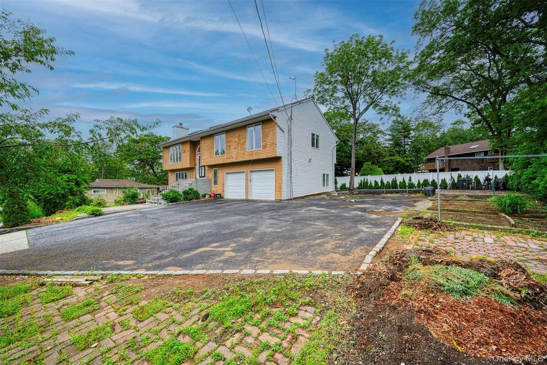 Rare Opportunity ! This extraordinary 6 bedroom, 6 bath estate offers the potential for 2 accessory apartments perfect for extended family, guests, or rental income.