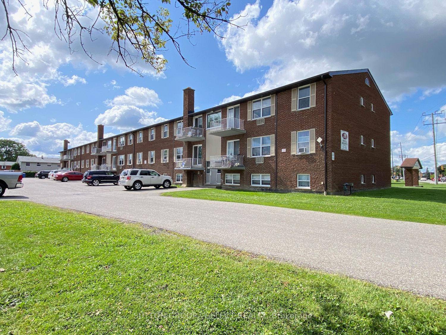 1 bedroom end unit on the top floor with great views overlooking grass area !