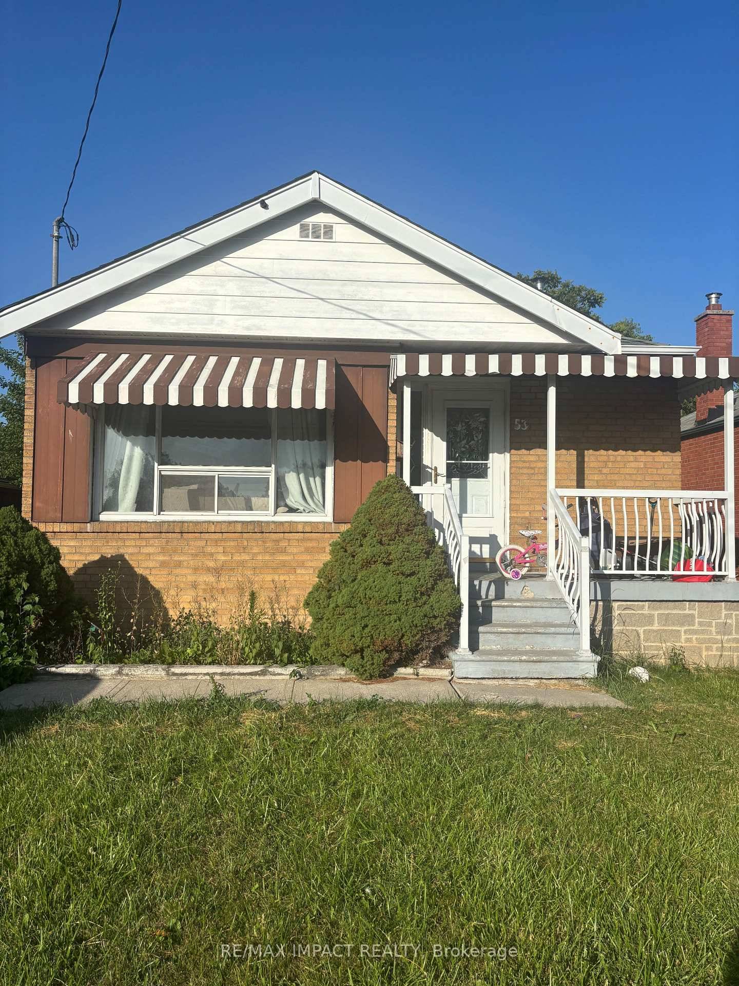 Stunning Main Floor with 3 bedrooms amp ; 2 bathrooms.