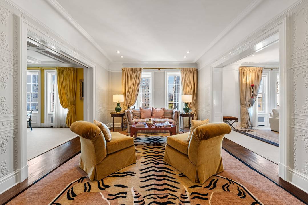 Life at the Top of The Verona 32 East 64th Street Perched high atop The Verona, one of the Upper East Side s most distinguished cooperatives, this grand and recently ...