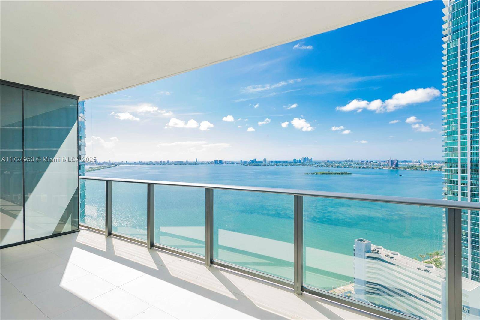 Spectacular unit at the Iconic Paraiso Bay Condo !