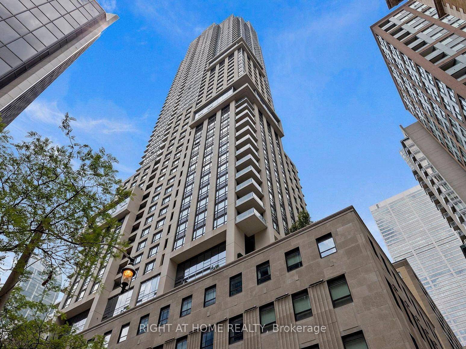 Luxurious 88 Scott Condo !