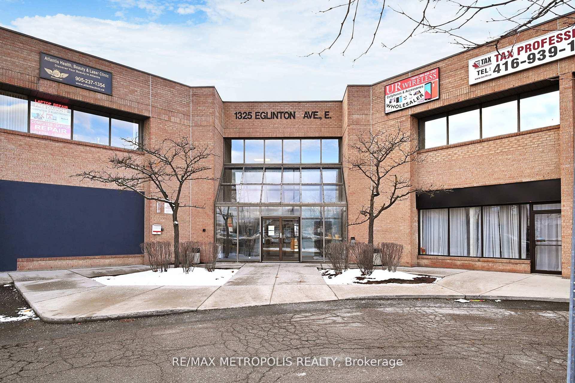 The unit offers 1 room and reception area.