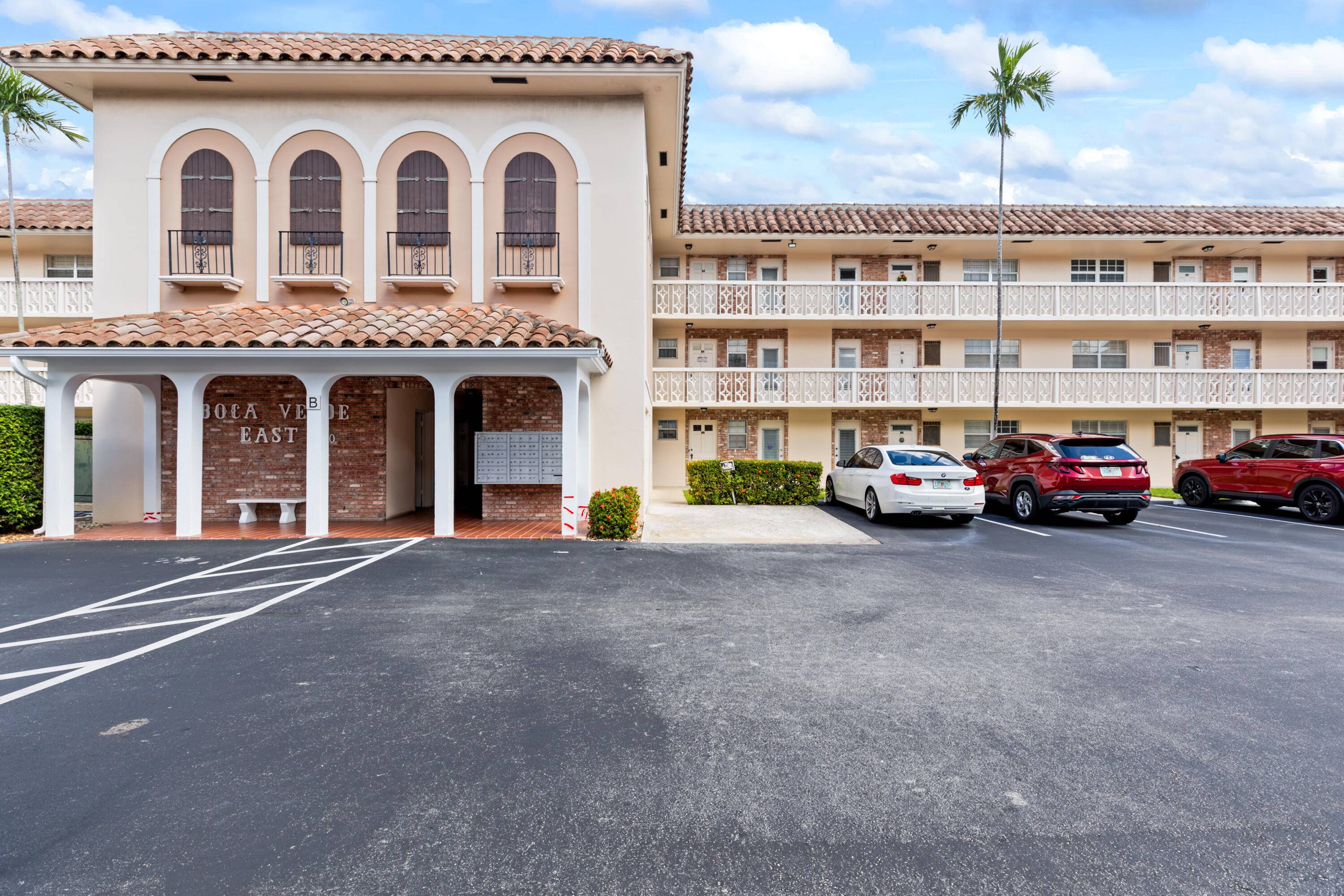 Step into elegance and comfort in this beautifully updated condo with a modern kitchen, located in a vibrant 55 community with elevators.