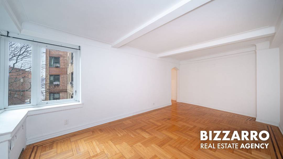 Two Bedroom Deco Treasure in Hudson Heights !