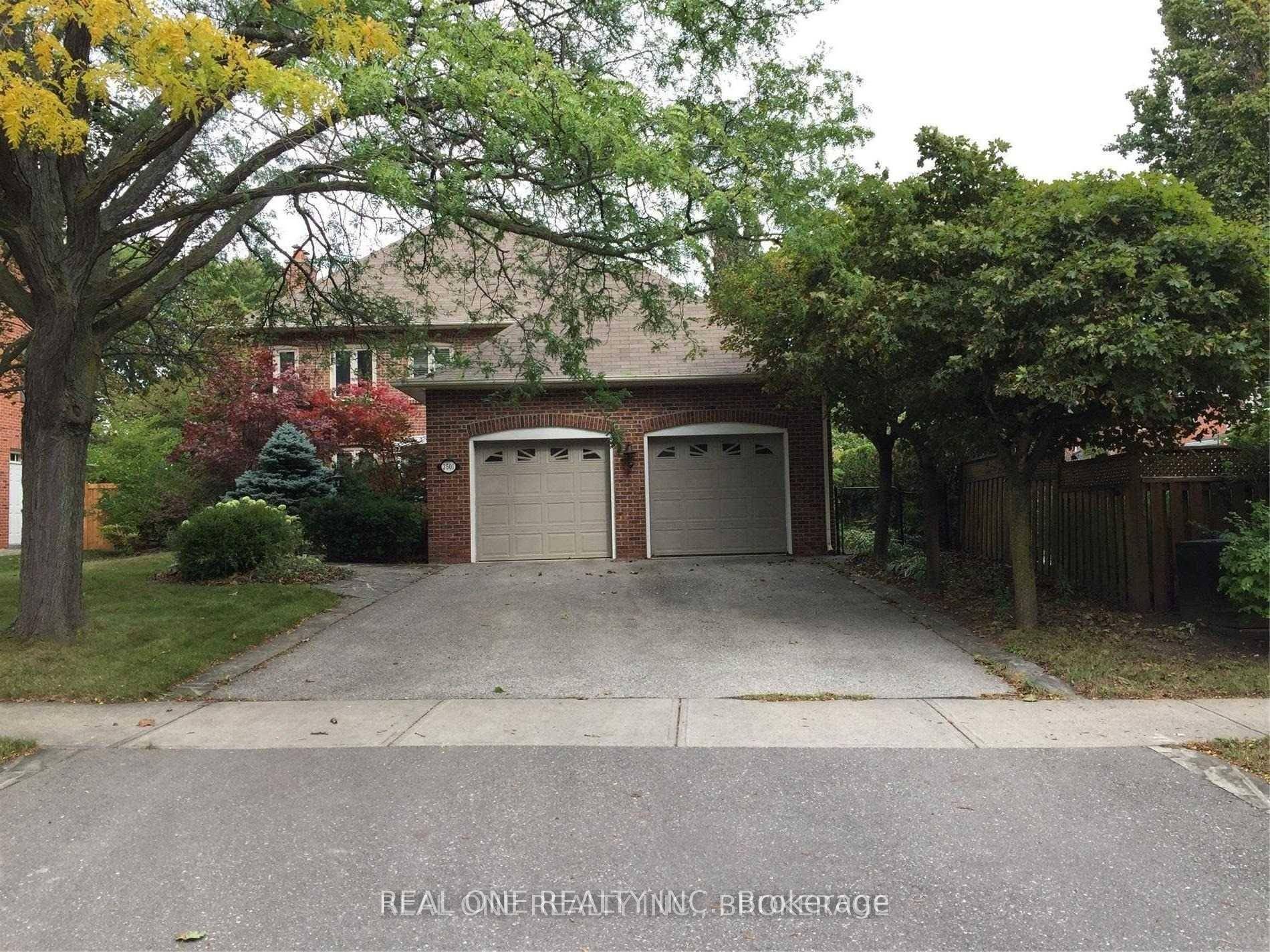 Bright And Spacious Detached House In Prestigious Sawmill Valley, Sitting On Quiet Cul De Sac Street, Not for family, U of T Students Only.