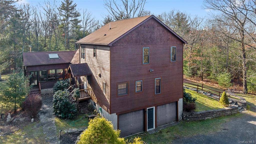 Nestled within 30 private acres, down the long tree lined driveway you will find the Catskills Country Retreat, providing peace and quiet, fresh air and the sounds of nature.