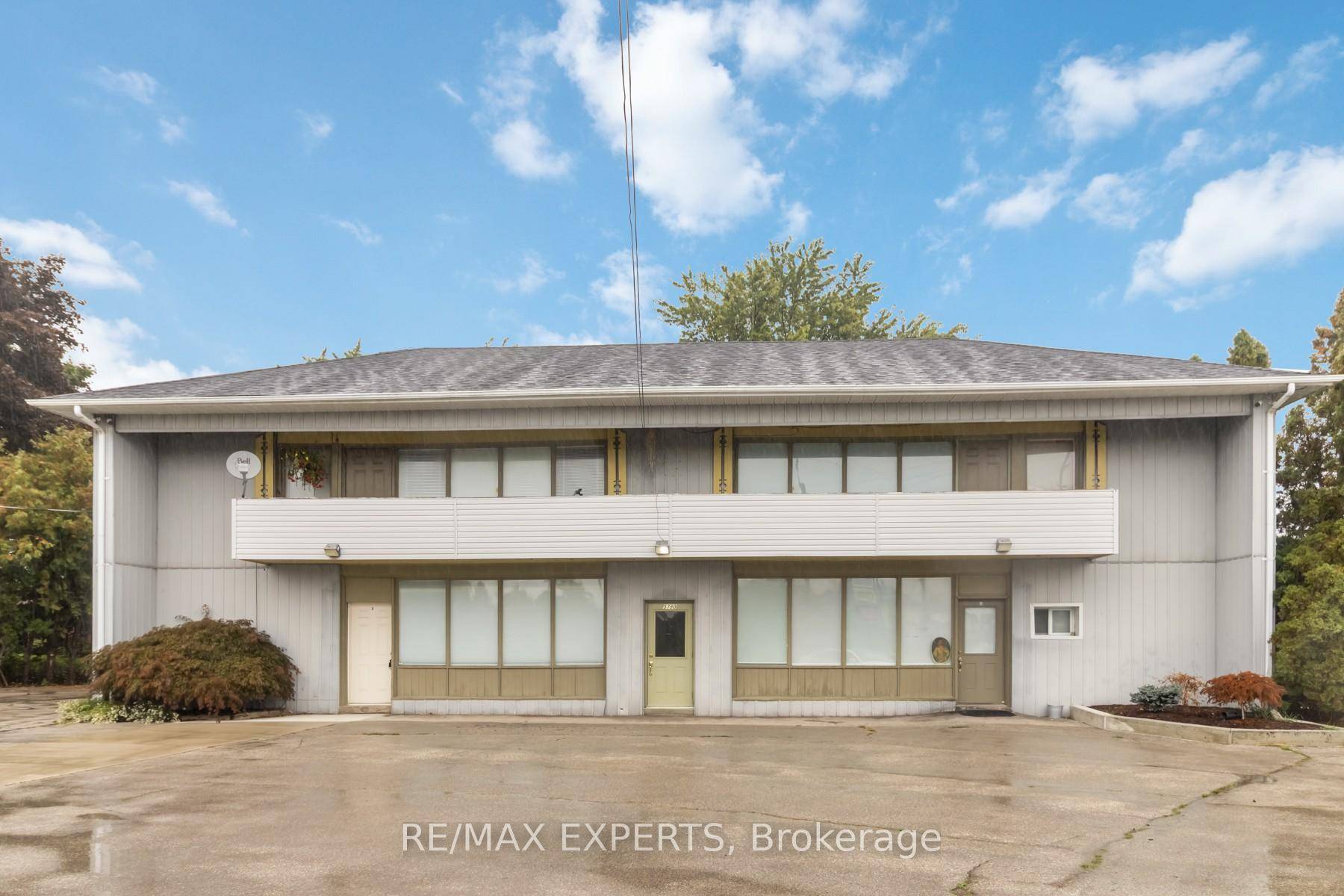 This charming 1 bedroom, 1 bath apartment combines comfort and convenience beautifully.
