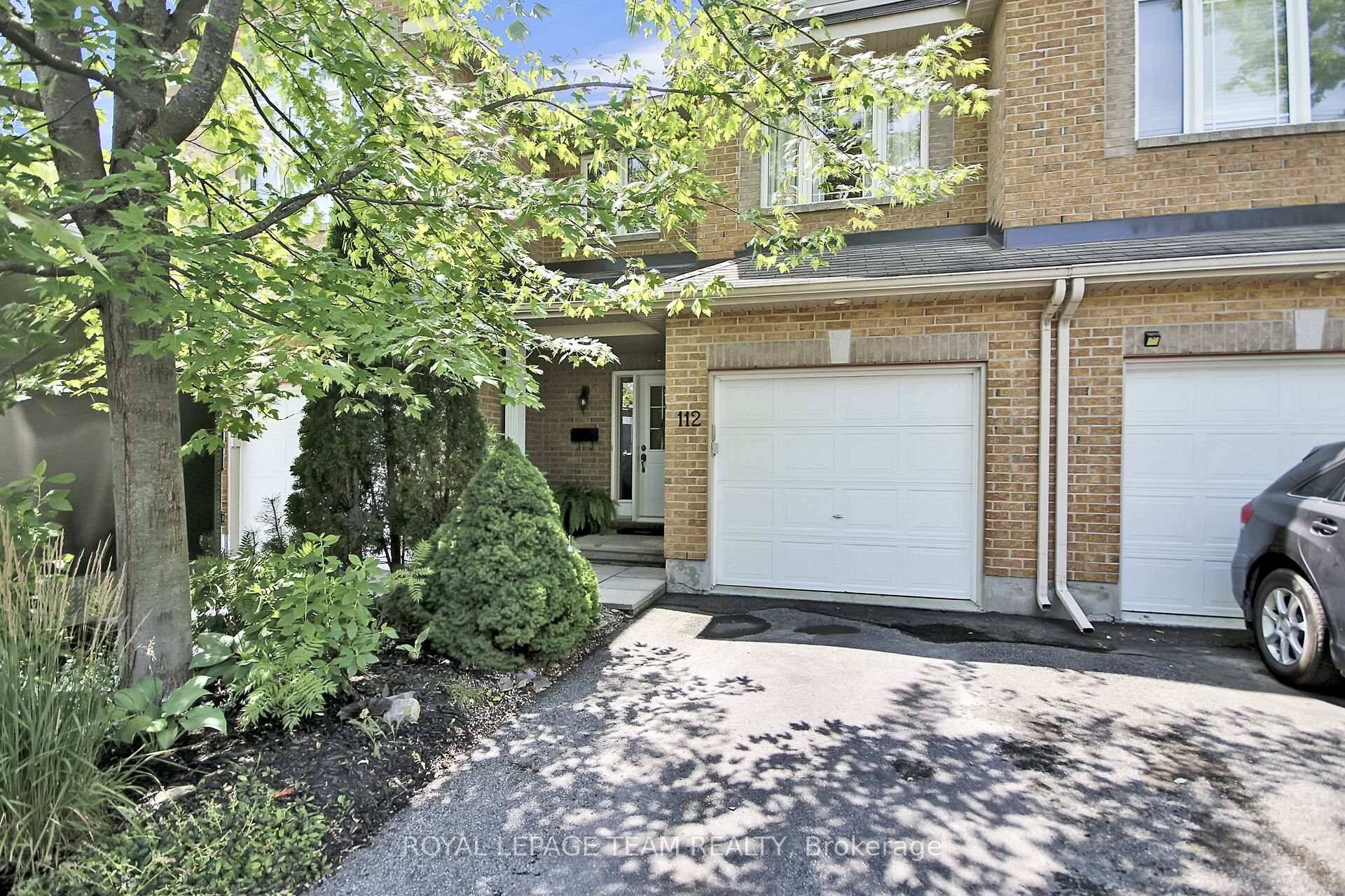 Gorgeous townhome in Stittsville.