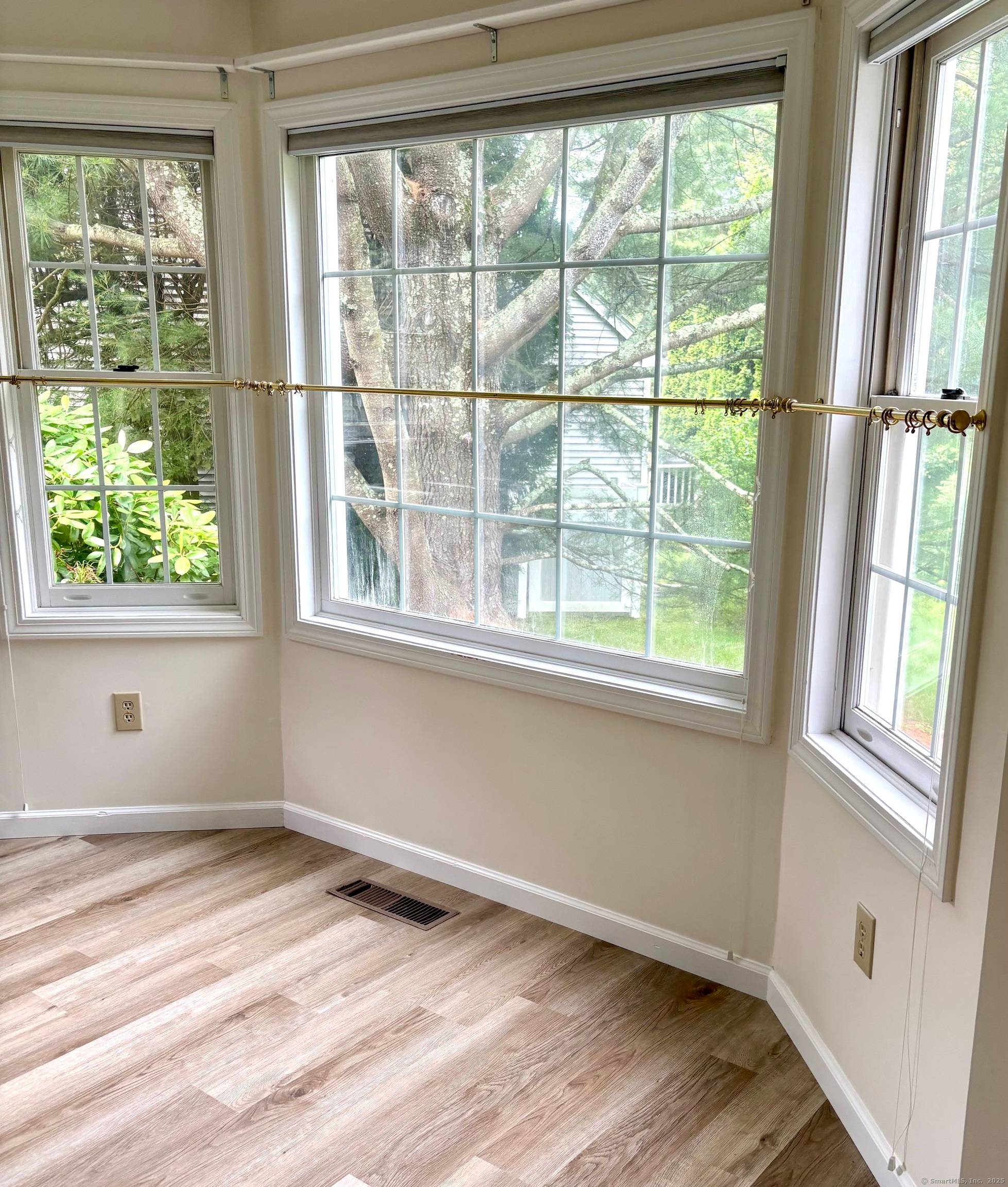 SELLERS HAVE REMOVED ALL CARPETS, INSTALLED LAMINATE HARD WOOD THROUGHOUT BOTH LEVELS.