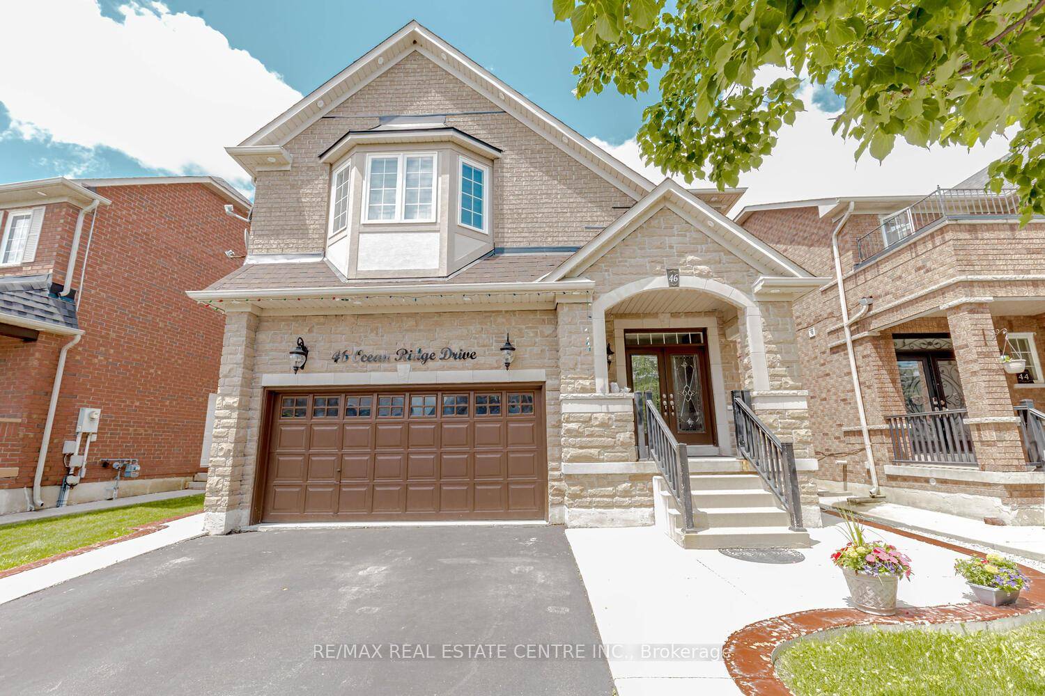 Stunning Detached Home in Most Desirable Location of Sandringham Wellington in Brampton !