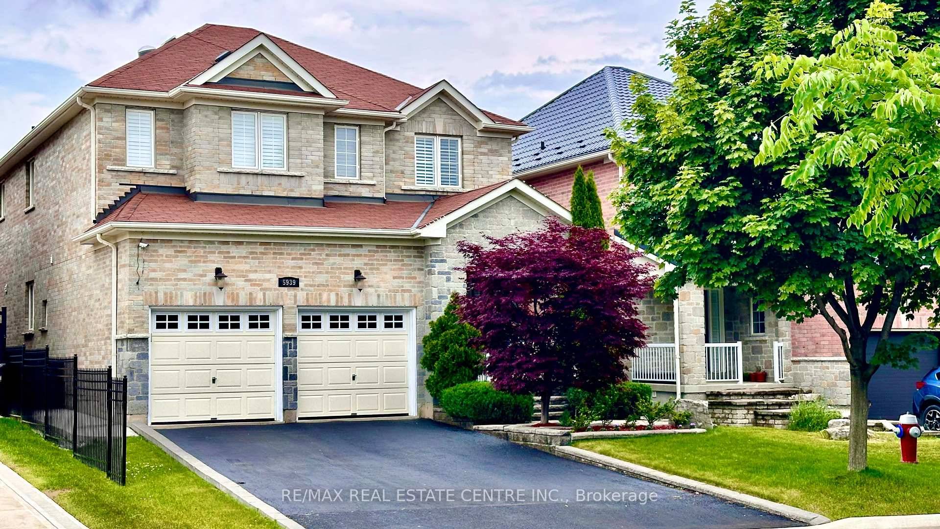 Exceptional Fully Detached Residence on a Tranquil Cul de Sac in Prestigious East Credit, Mississauga.