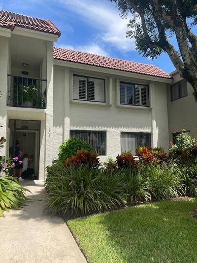 ACTIVE 55 COMMUNITY This 1st floor condo has excellent square footage, 1, 642, lives like a home.