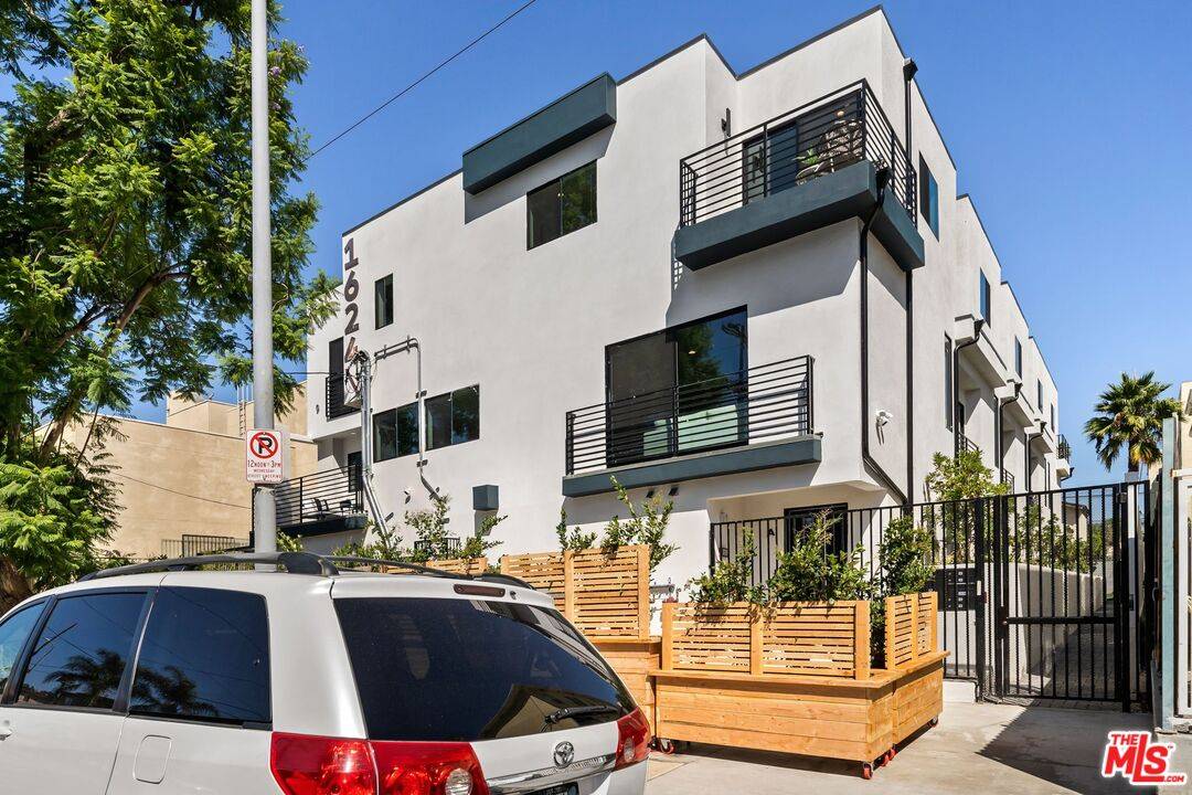 1624 N Normandie Ave 3BR La