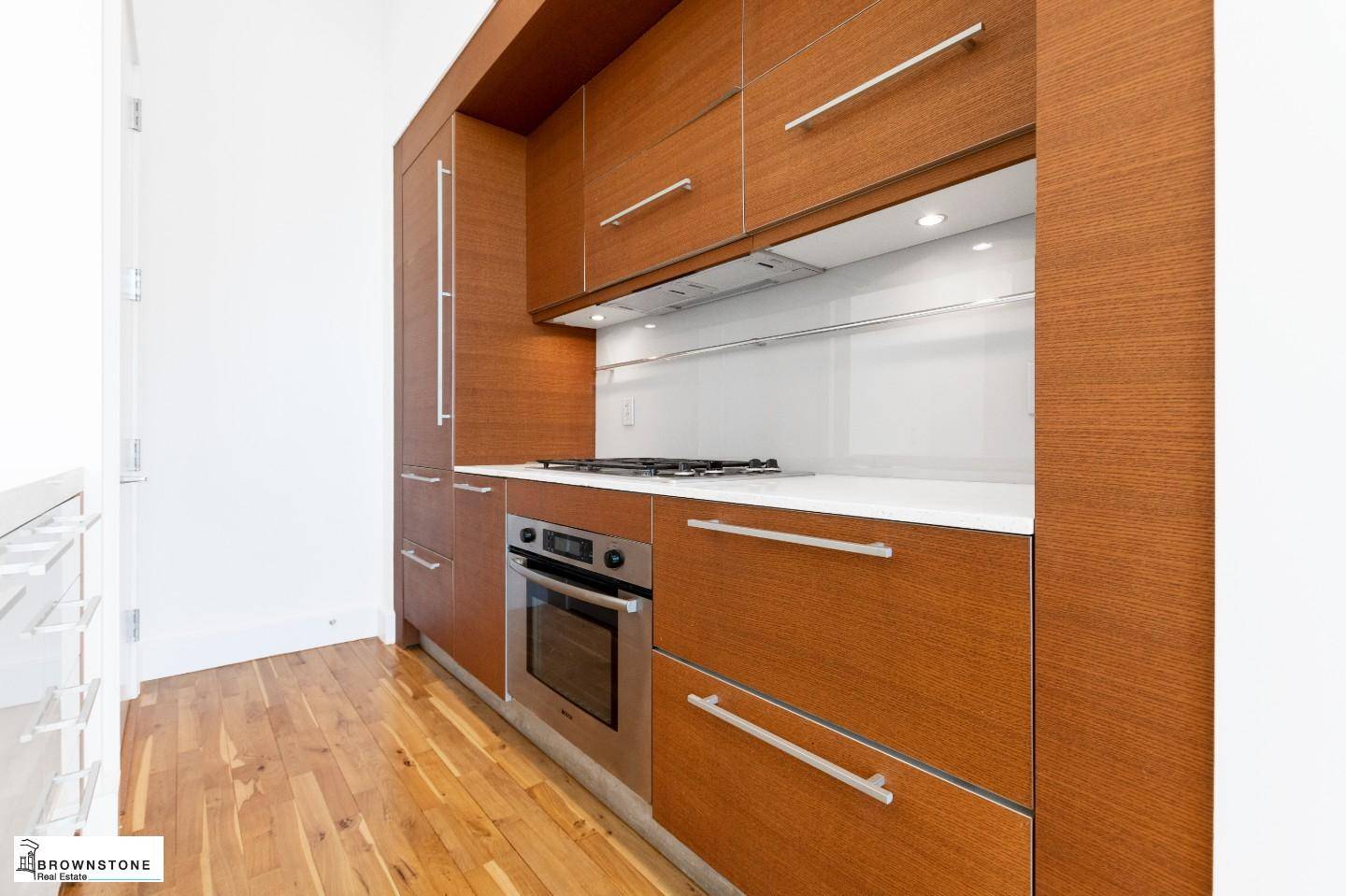 Place your front door at the doorstep of Brooklyn Bridge Park in an abundantly spacious, luxuriously finished condominium within the loft style factory conversion at One Brooklyn Bridge Park.