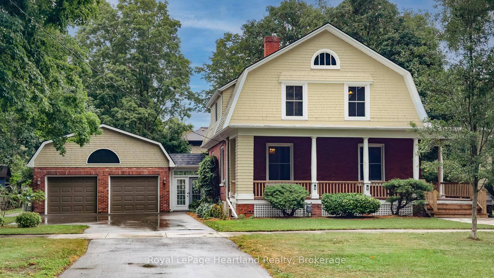 They do not make homes like this beauty anymore.
