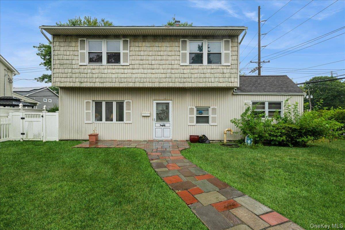 YOU, YA MOTHA, YA FATHA, YA SISTA, AND EVEN YA DOG WOULD LOVE THIS HOUSE ON DOGWOOD.