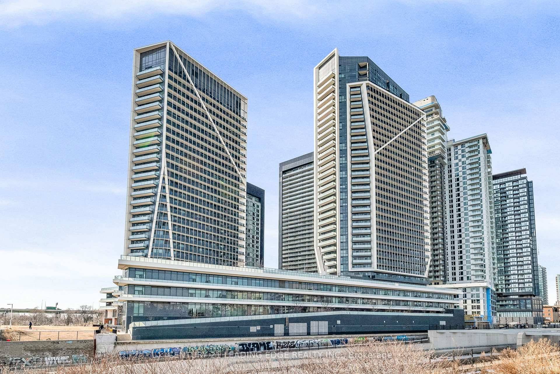 Luxury 2 Bds 2 Baths With Bright South View In The Heart Of Liberty Village !